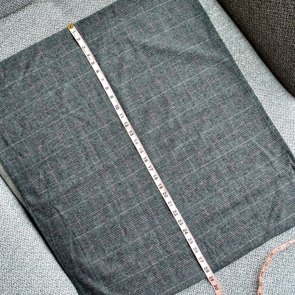 Grey and pink circle scarf with leather detail - Picture 6 of 7